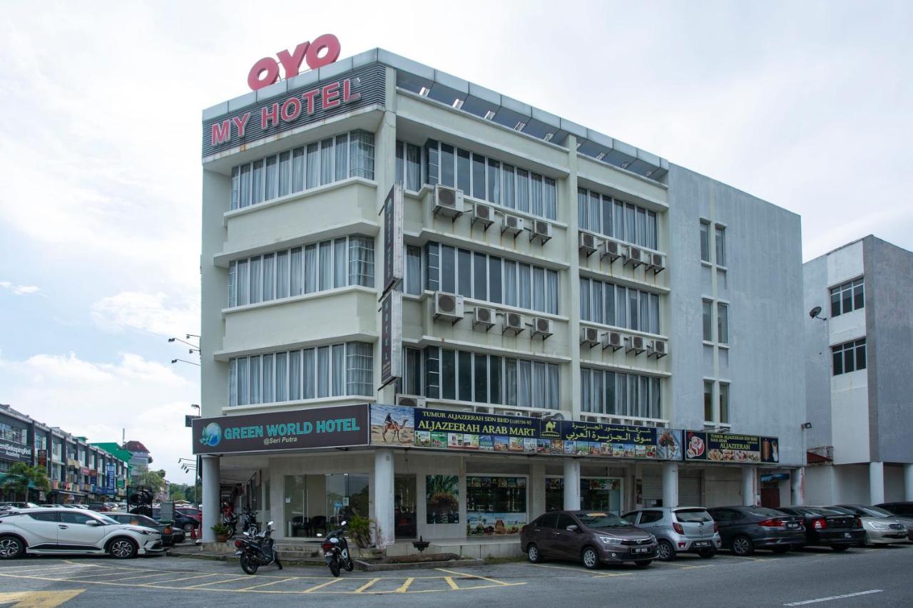 Oyo 89966 Green World Hotel @ Seri Putra Каджанг Екстер'єр фото