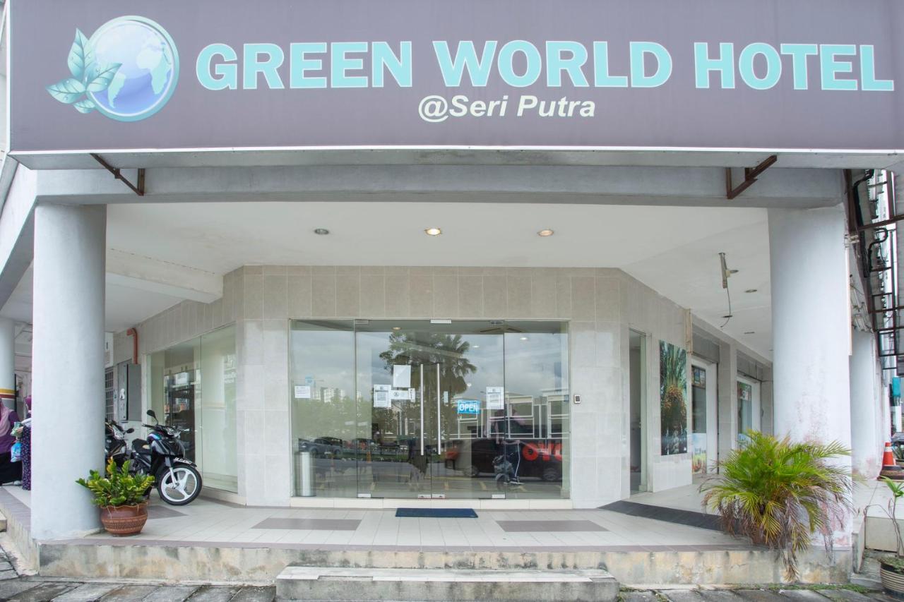 Oyo 89966 Green World Hotel @ Seri Putra Каджанг Екстер'єр фото