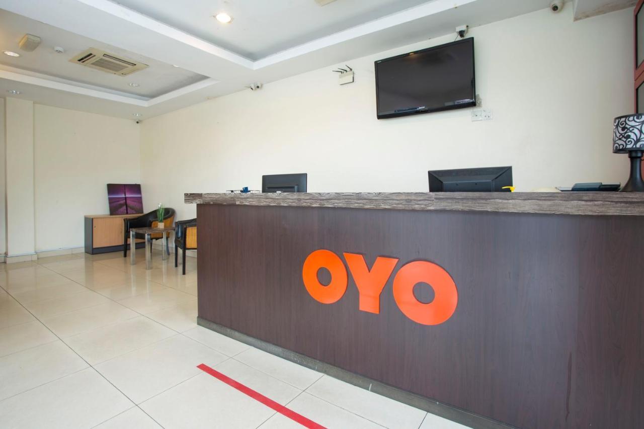 Oyo 89966 Green World Hotel @ Seri Putra Каджанг Екстер'єр фото