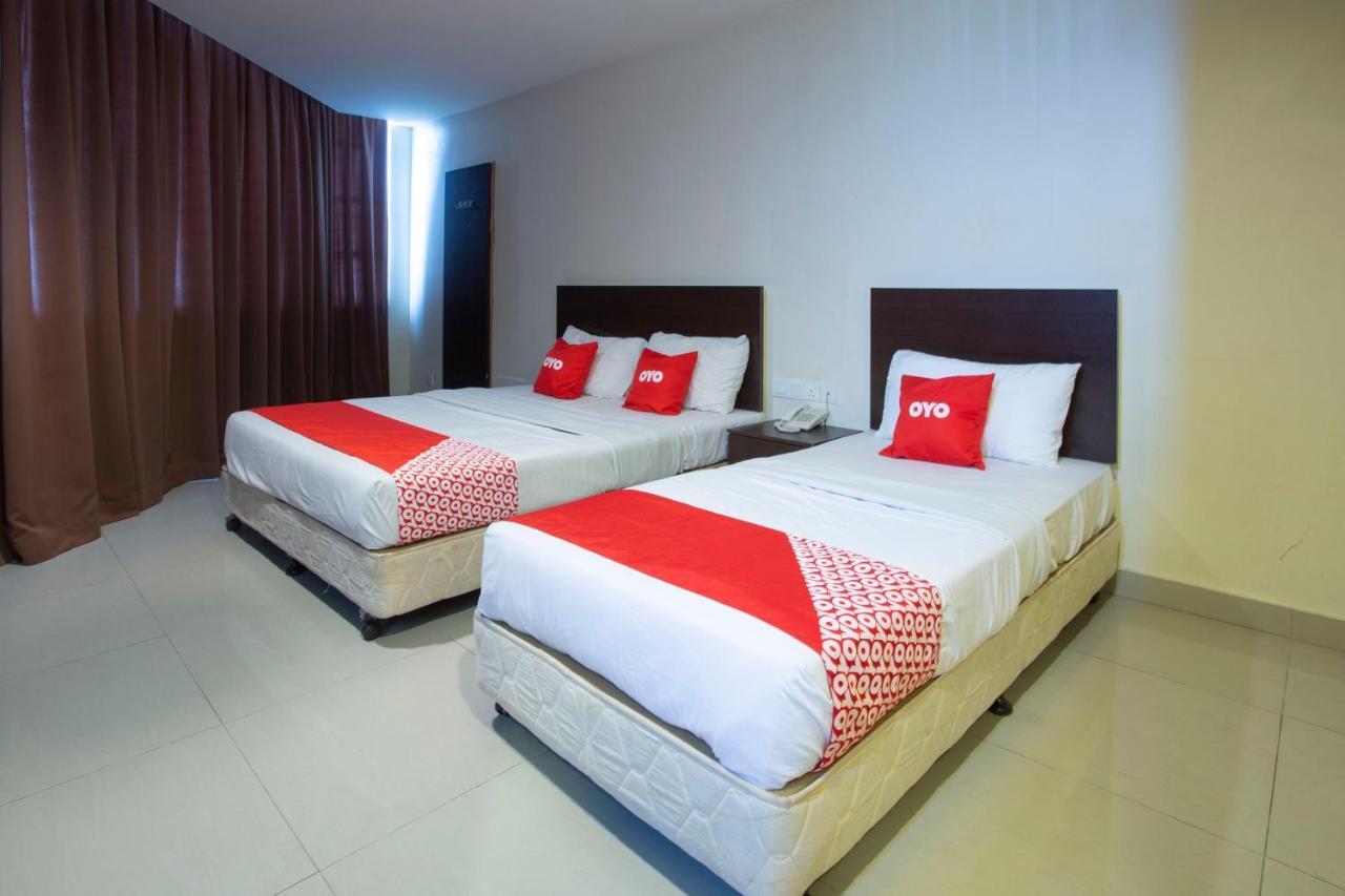 Oyo 89966 Green World Hotel @ Seri Putra Каджанг Екстер'єр фото