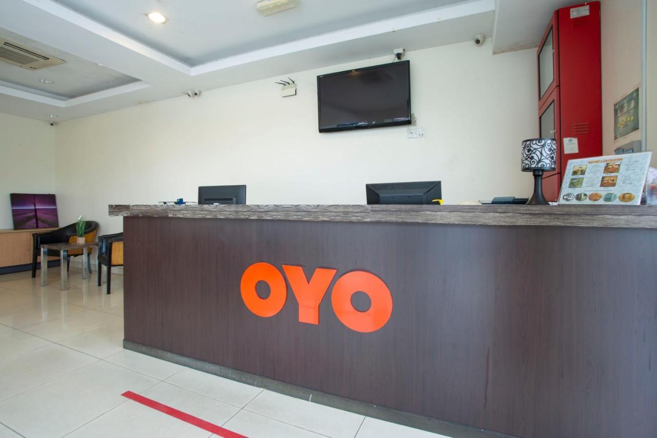 Oyo 89966 Green World Hotel @ Seri Putra Каджанг Екстер'єр фото