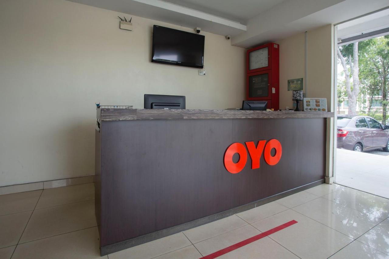 Oyo 89966 Green World Hotel @ Seri Putra Каджанг Екстер'єр фото